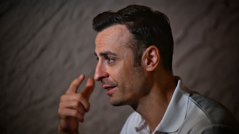 Berbatov Fergyuson uni MYUda qanday kutib olganini esladi