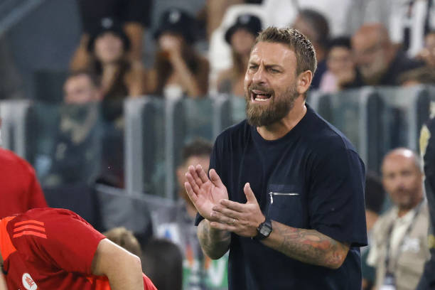 De Rossi Roma yana bir markaziy himoyachi bilan shartnoma imzolaganini aytdi