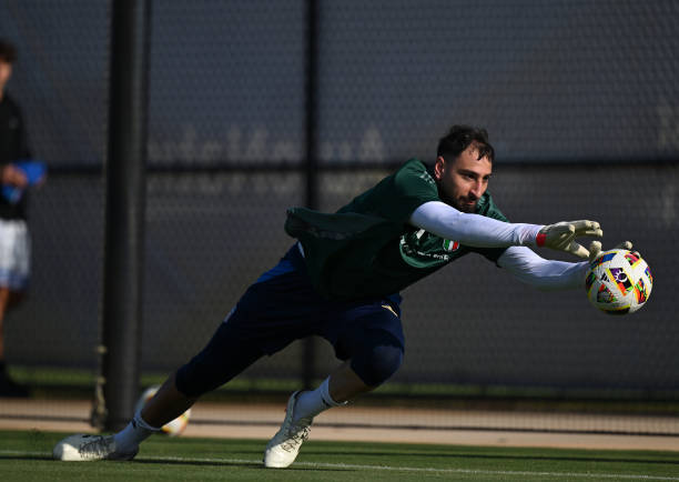 Donnarumma Buffonni tarixdagi eng yaxshi darvozabon deb biladi