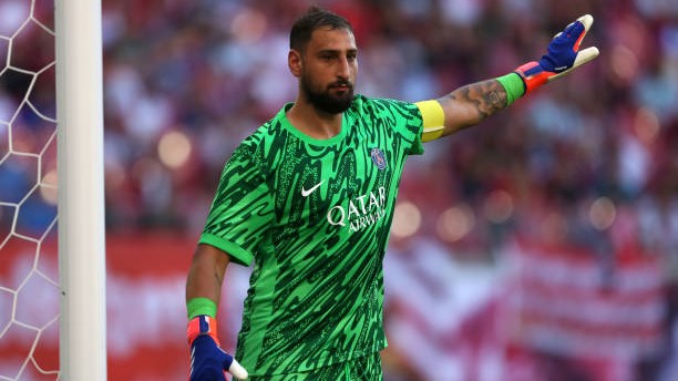 Donnarumma Menyanni maqtadi