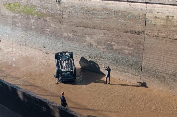 G‘azalkentda Jetour suv taqsimlash inshootiga ag‘darilib ketdi