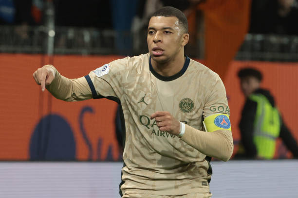 Mbaappe Fransiya chempionati tarixidagi to‘purarlar ro‘yxatida yuqoriladi