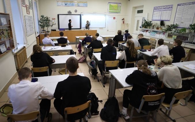 Rossiya maktab va universitetlarida o‘qish muddatini qisqartirish kerakligi aytildi