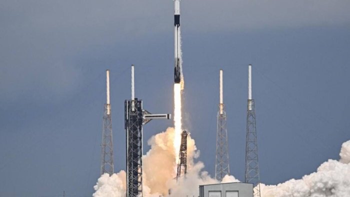 SpaceX qutqaruv missiyasini boshladi