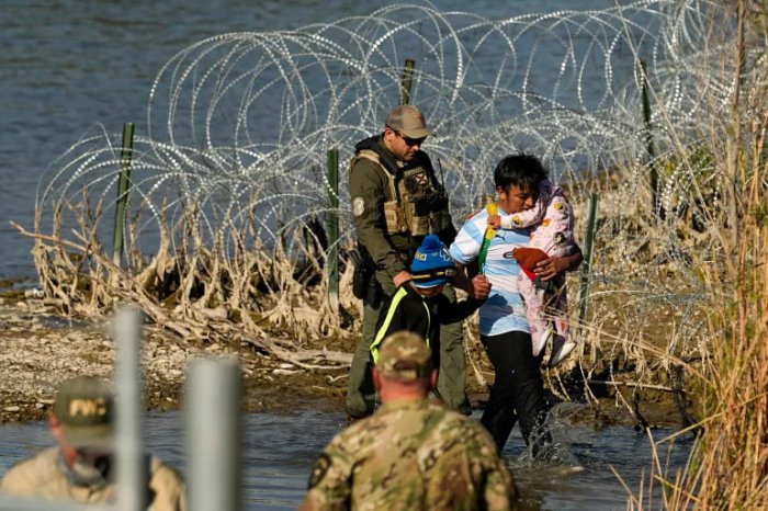 Texas shtatiga migrantlarni hibsga olish va qamashga ruxsat berildi