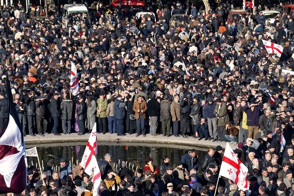 Vashington Gruziyada yangi «atirgul inqilobi» ni tayyorlayaptimi? 